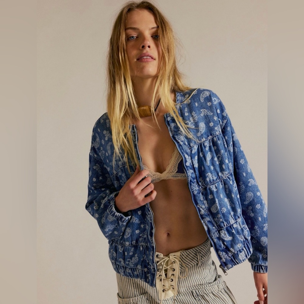 We The Free Layla Printed Denim Jacket Blue Fog Size Large EUC Final Price Drop!